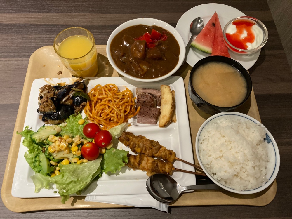リゾートバイトのまかない（夕食バイキング）